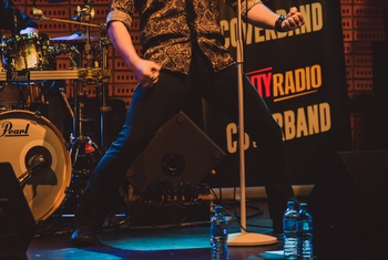 <i class='far fa-thumbs-up'></i> <span class='likes-count-512'>0</span>