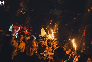 <i class='far fa-thumbs-up'></i> <span class='likes-count-3768'>0</span>